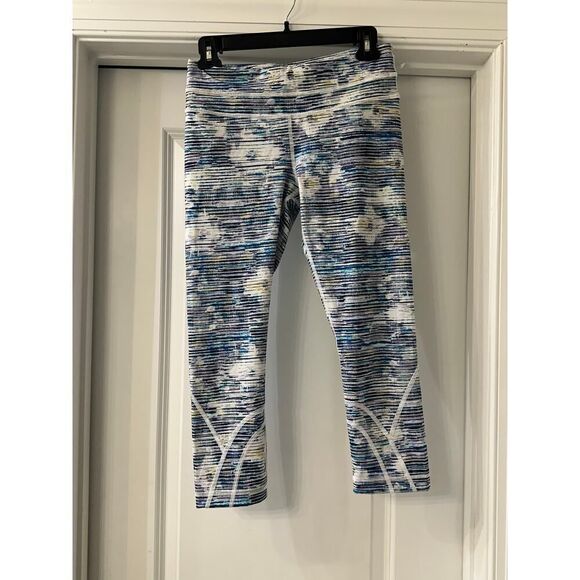 Lululemon Inspire Crop - Picture 1 of 3